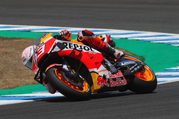 Cez týždeň bol na operácii, dnes opäť sadne na motorku a bude pretekať!